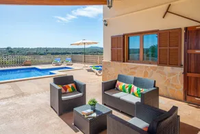 Family-oriented villa with private pool, garden & barbeque - Image 3