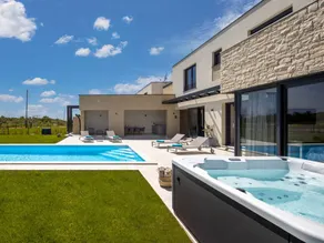 Holiday home with jacuzzi, private pool & terrace | Nature view - Image 3