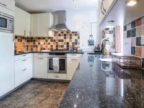 Child-friendly cottage with barbecue & garden | Pets are welcome - Image 5