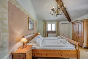 Flat with garden & pool - Image 3