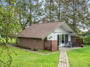 Holiday home with barbeque - Image 2