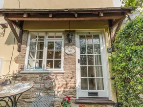 Charming cottage with garden & terrace - Image 2