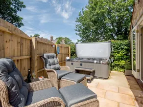 Cottage adapté aux familles avec barbecue, jardin et jacuzzi | Vue rivière - Image 4