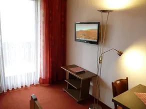 Children-friendly dedicated room with terrace, sauna & pool - Image 3