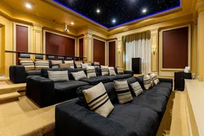 Villa avec jacuzzi, piscine privée et jardin - Image 3