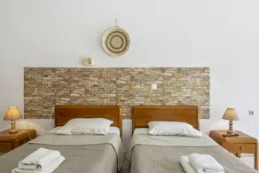 Flat with garden, fast internet & pool | Garden view - Image 3