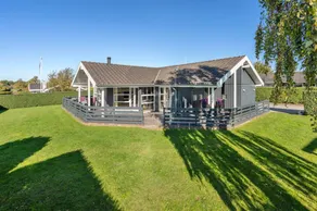 Children-friendly holiday home with hot tub, terrace & garden | Pets are welcome - Image 2
