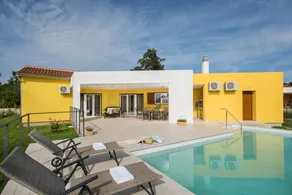 Villa with pool, BBQ & terrace - Image 4