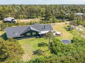 Children-friendly holiday home with terrace, barbecue & hot tub | Pets are welcome - Image 3