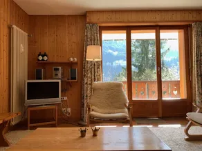Apartment with terrace - Image 2