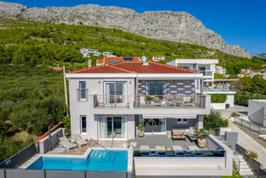 Villa with terrace, sauna & barbeque - Image 2