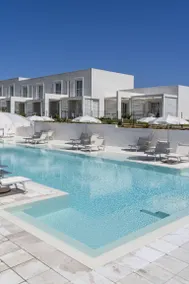 Resort with pool - Image 4