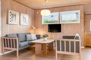 Fully equipped holiday home with garden, BBQ & terrace | Sea view | Close to the beach - Image 4