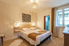 House with terrace, garden & barbeque | City view - Image 2