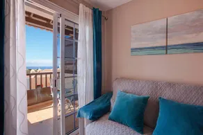Appartement de vacances avec piscine et internet haut débit | Vue montagne | À côté de la plage - Image 5