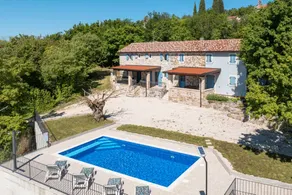 Villa with barbeque, pool & terrace - Image 2