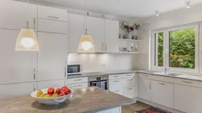 Flat with terrace & garden - Image 4