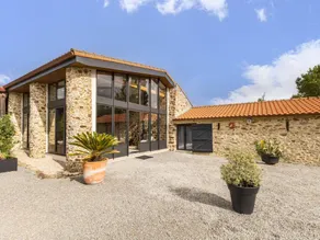 \"Charming Cottage with Private Garden, Jacuzzi, and Bikes – Near Nantes & Beach\" - Image 2