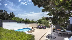 Fully equipped lovely holiday home with BBQ, terrace & pool - Image 3