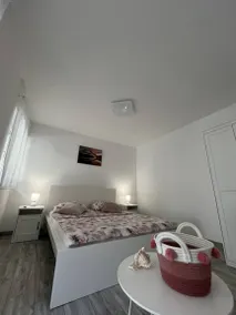 Holiday home with BBQ | Sea view - Image 5