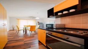 Flat with garden, jacuzzi & terrace - Image 4
