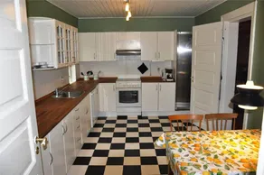 Holiday home with terrace & garden - Image 3