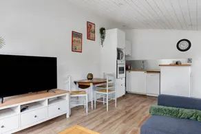 Cottage with Shared Terrace, Private Garden & Wi-Fi in St Etienne du Rouvray - Image 4