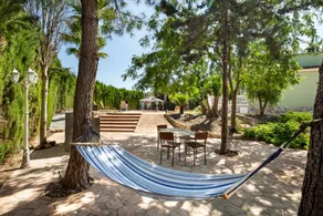 Familienfreundliches weiträumiges Ferienhaus mit Terrasse, privatem Pool und Whirlpool | Gartenblick | Perfekt für die Arbeit von Zuhause | Haustiere erlaubt - Image 3