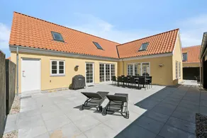 Villa with garden, barbeque & terrace - Image 3