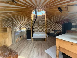Chalet avec piscine et terrasse - Image 3