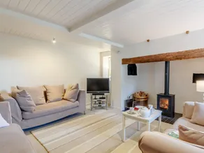 Fully equipped lovely cottage with garden & terrace | Water view | Dogs allowed - Image 2