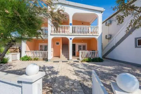 Apartment with BBQ & garden | Sea view - Image 2
