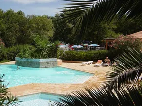 Charming bungalow with terrace & pool | Pets are welcome - Image 2