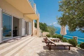 Fully equipped lovely holiday home with terrace, garden & barbecue | Sea view - Image 2