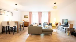 Apartment with terrace - Image 3