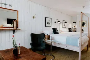 Charming Suite Rental with Wood-Burning Fireplace on Lake Bernard, Ontario - Image 4