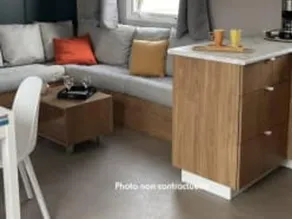 Mobile home with heated pool - Image 4