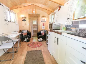 Cottage with garden - Image 3