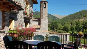 Holiday home with barbeque, garden & pool | River view - Image 3