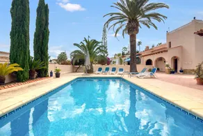 Fully equipped spacious villa with barbeque, garden & fast internet | Sea view - Image 2