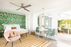 The Wesley by AvantStay | Shared Pool + Jacuzzi | Poolside Patio + Firepit + Mtn Views | Walk to Dining, Spas + Golf - Image 3