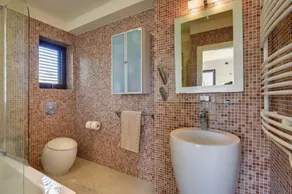 Fully equipped house with pool, garden & hot tub | Next to the beach - Image 3
