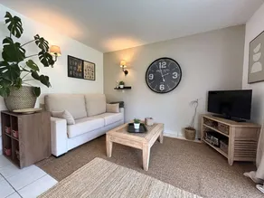 Apartment with pool - Image 2