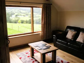 Cottage with garden, jacuzzi & barbecue - Image 5