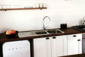Pet-Friendly Cabin Rental with Ancient Peppercorn Tree in Castlemaine, Victoria - Image 3