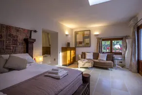Villa with garden, private pool & terrace - Image 4