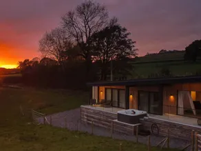 Fully equipped charming cottage with garden & jacuzzi - Image 4