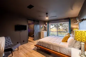 Private Luxury Lodge with Hot Tub for Family Reunions and Special Celebrations in Townsend, Georgia - Image 3