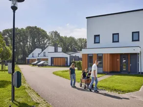 Bungalow adapté aux familles avec jardin, terrasse et piscine chauffée - Image 5