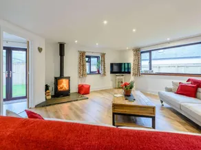 Cottage with jacuzzi & garden - Image 3